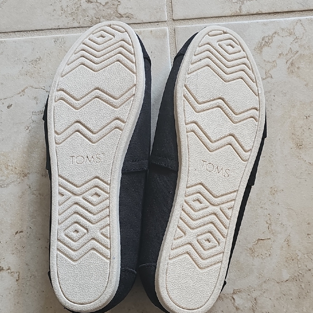 TOMS Women's Classic Black Flats - Picture 3 of 3